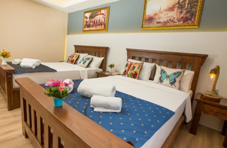 Deluxe Quadruple Family room