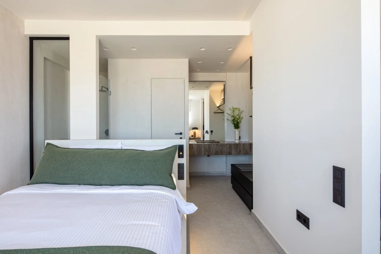 Deluxe with outdoor Jacuzzi Suite