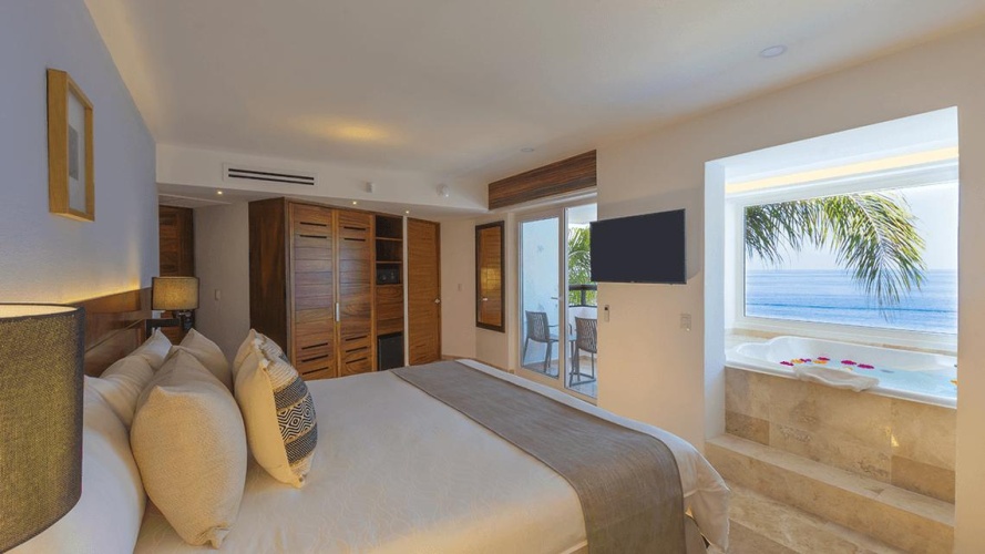 Honeymoon Double Suite with ocean view