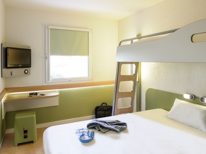 Standard Triple room