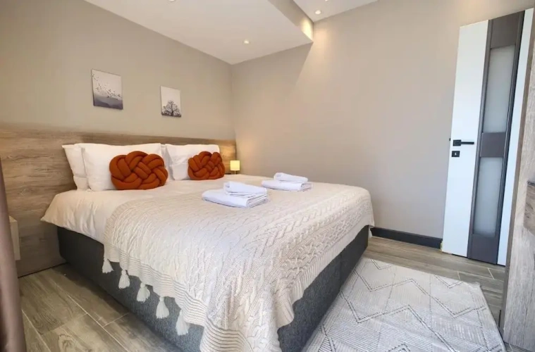 2 Bedrooms Deluxe Quadruple Apartment