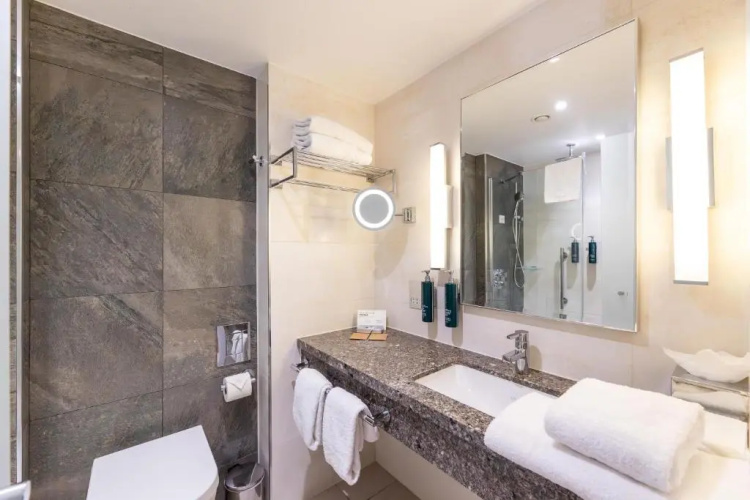 DoubleTree by Hilton Hotel London - Victoria photo 21