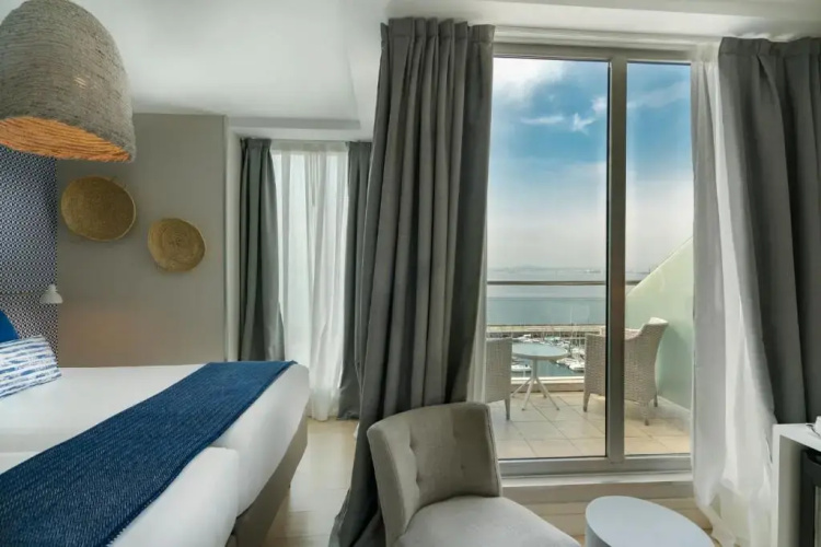 Vincci Puertochico Hotel