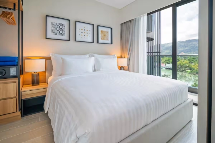 1 Bedroom Apartment with lake view