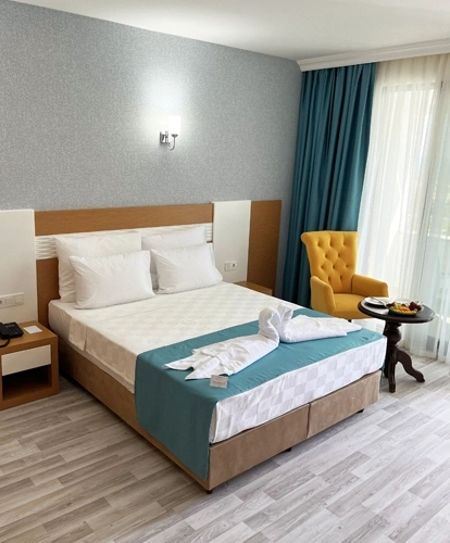 Standard Triple room with land view