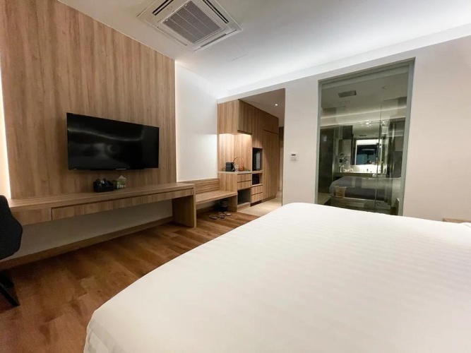 Pool Access Executive Double Suite