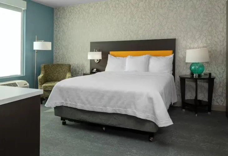 Accessible with Bathtub Double Suite