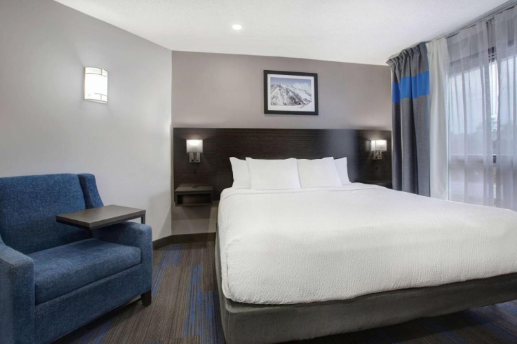 Days Inn By Wyndham Barrie photo 24
