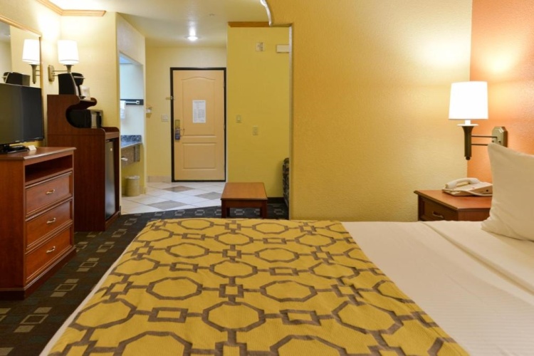 1 Bedroom Sextuple Suite