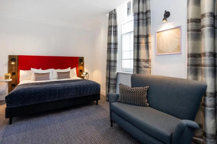 Berkeley Square Hotel