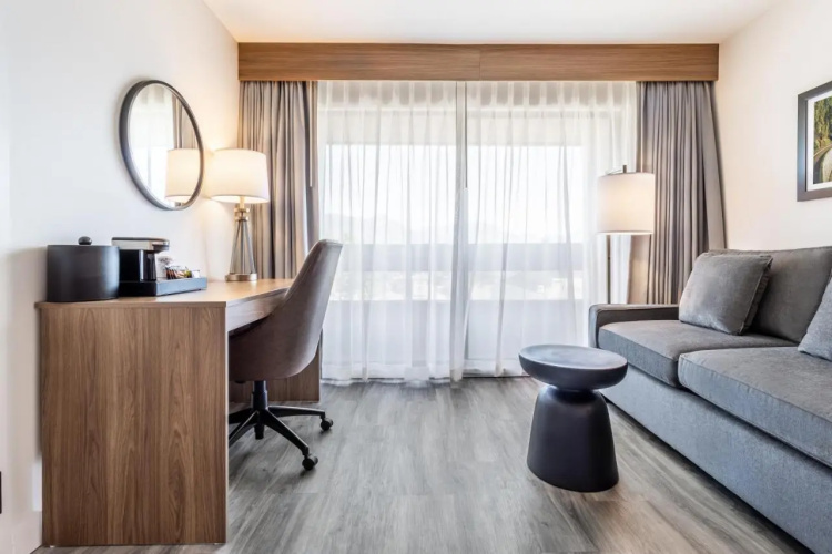 Atrium Inn Vancouver photo 13