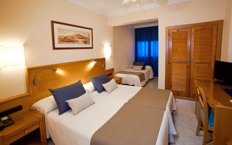 Twin room with street view