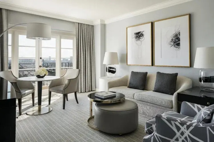 Hollywood Double Suite — King Bed