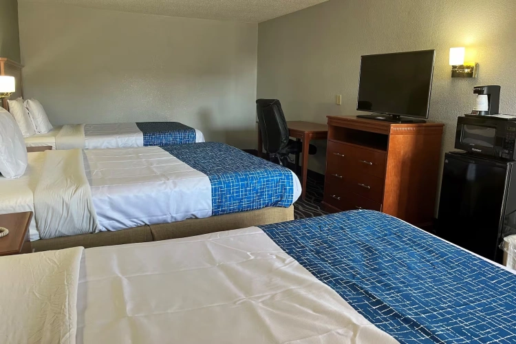 Sextuple room