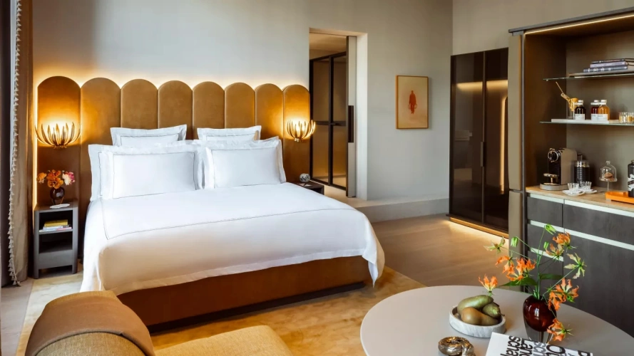 2 Bedrooms Junior Suite with canal view
