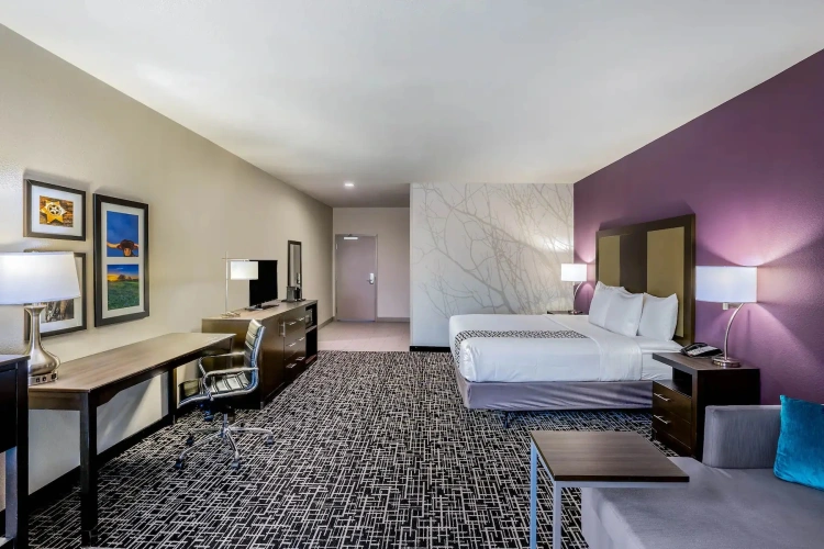 Deluxe Accessible with Bathtub Double room