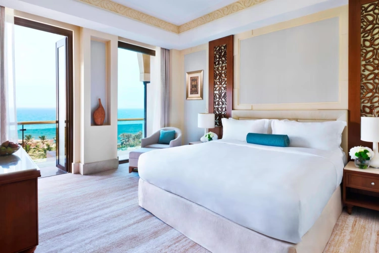1 Bedroom Executive High Floor Double Suite with balcony and with sea view