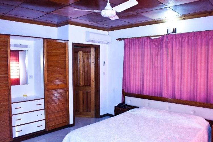 2 Bedrooms Quadruple Apartment