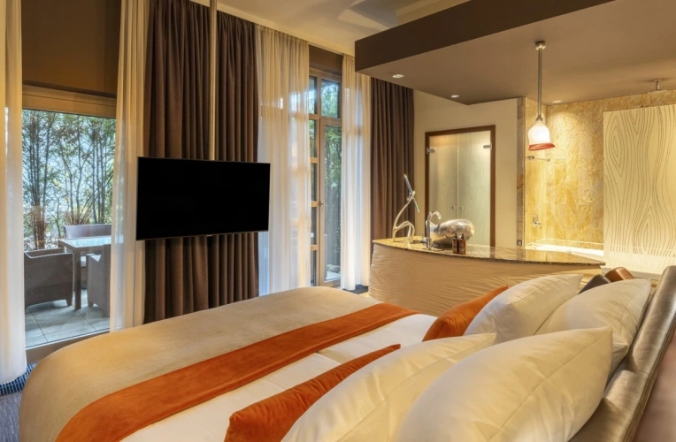 Double East Suite