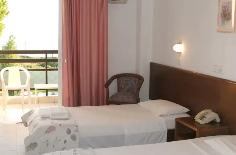 Twin room with mountain view