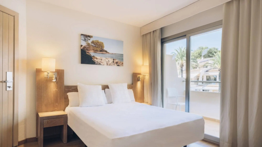 Iberostar Waves Pinos Park Hotel