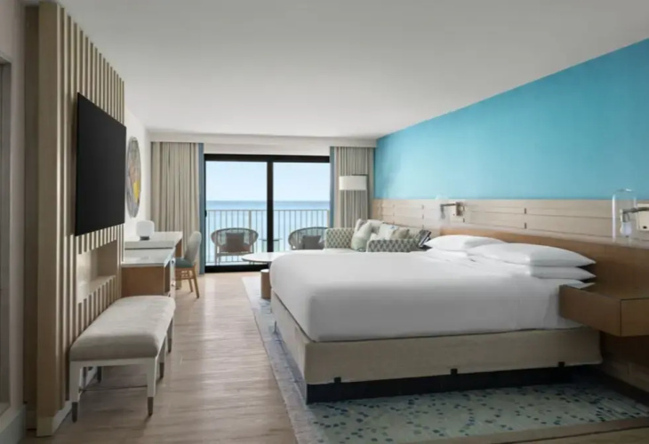 Room with balcony and with partial ocean view