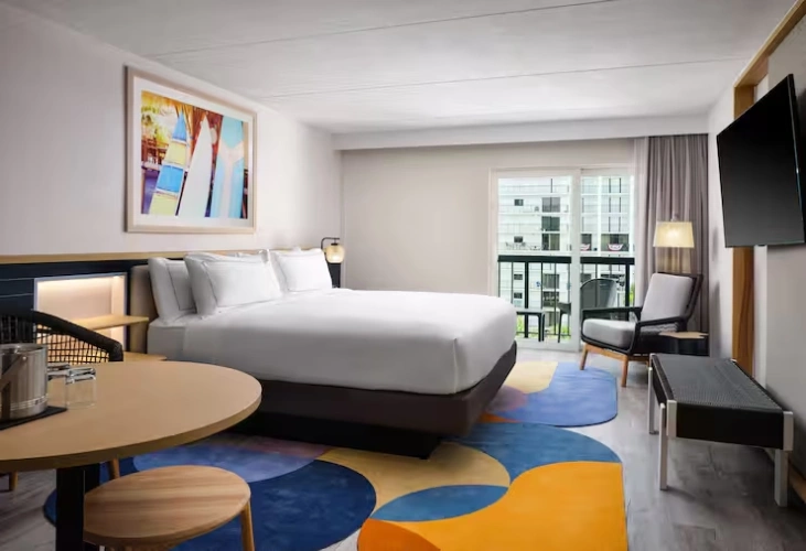 High Floor Double room with balcony and with partial ocean view