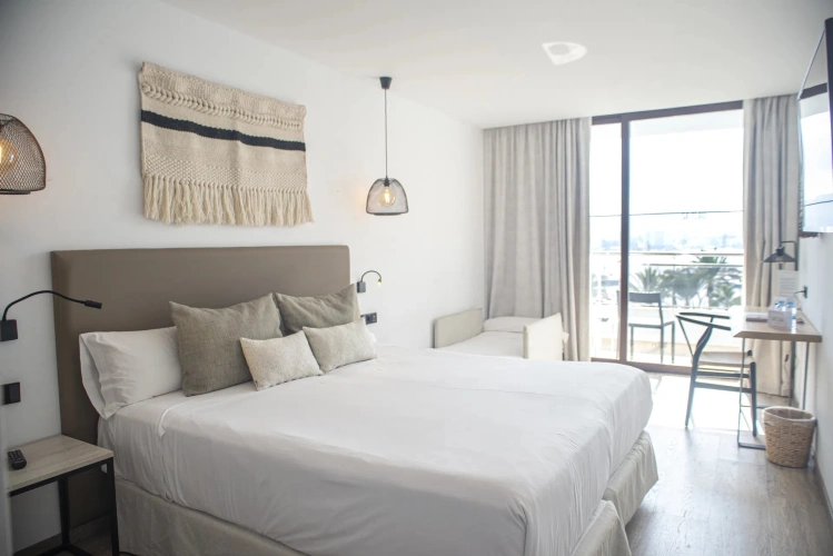 Triple room with sea view