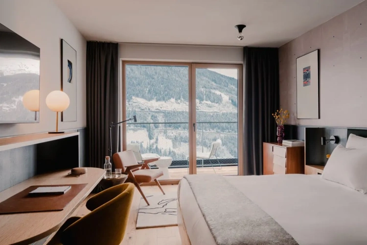 Comfy Double room with balcony and Valley View