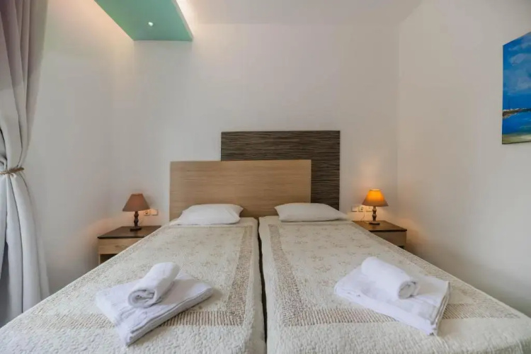 Delfini Beach Hotel