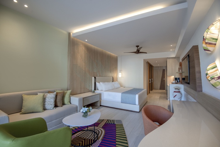 Swim Up Club Double Junior Suite