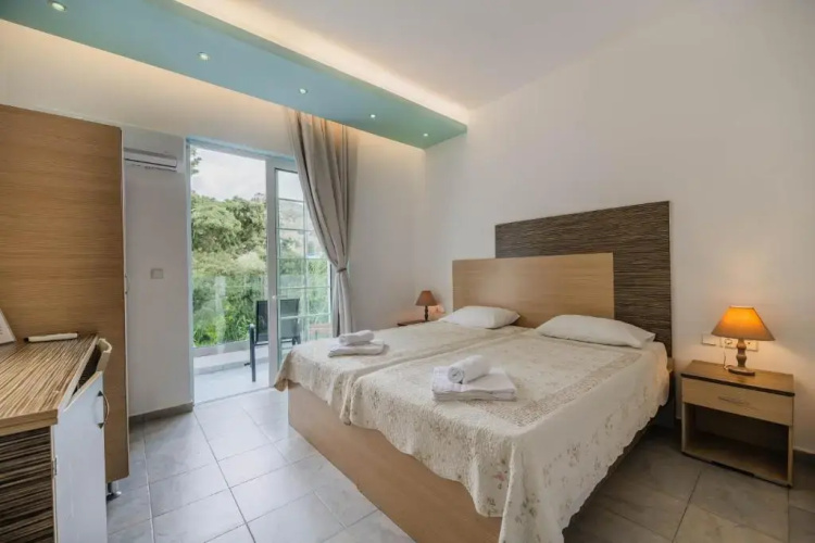 Delfini Beach Hotel