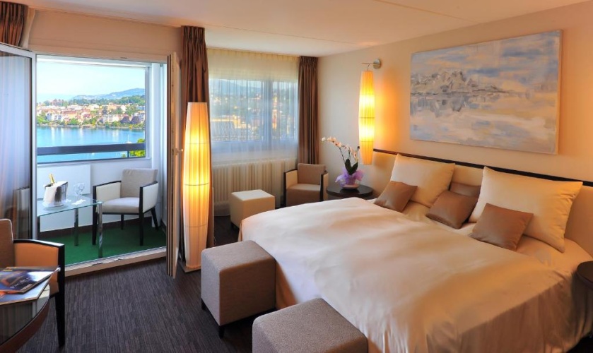 Double Mona Suite with balcony and with lake view
