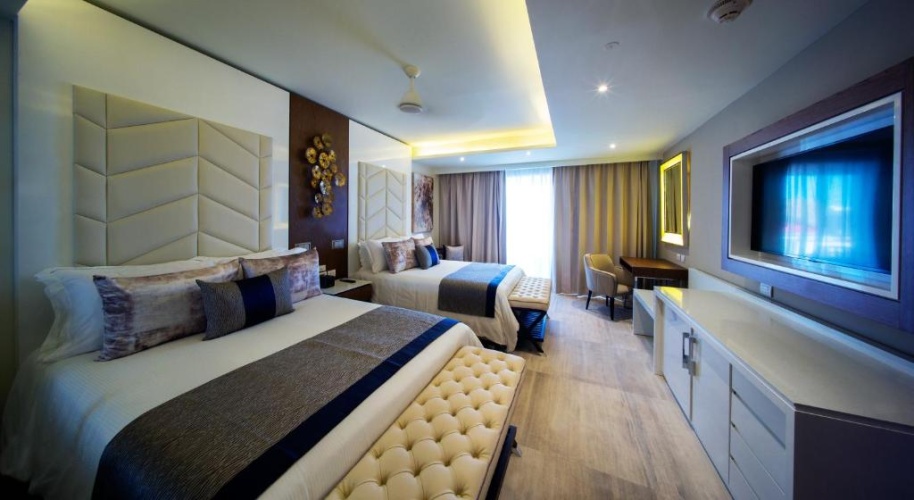 2 Bedrooms Luxury Chairman Diamond Club Swim Out Suite