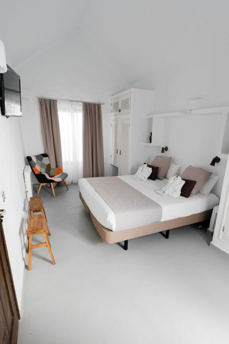 4 Bedrooms Iconic Villa