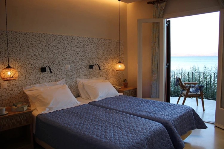 Twin room with sea view