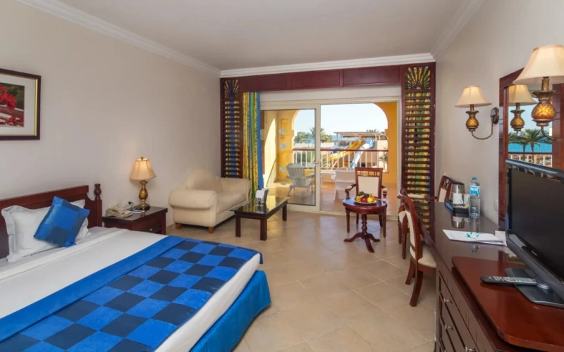 Superior Twin room with pool view