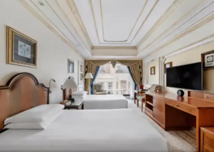 Classic Club Twin room with city view