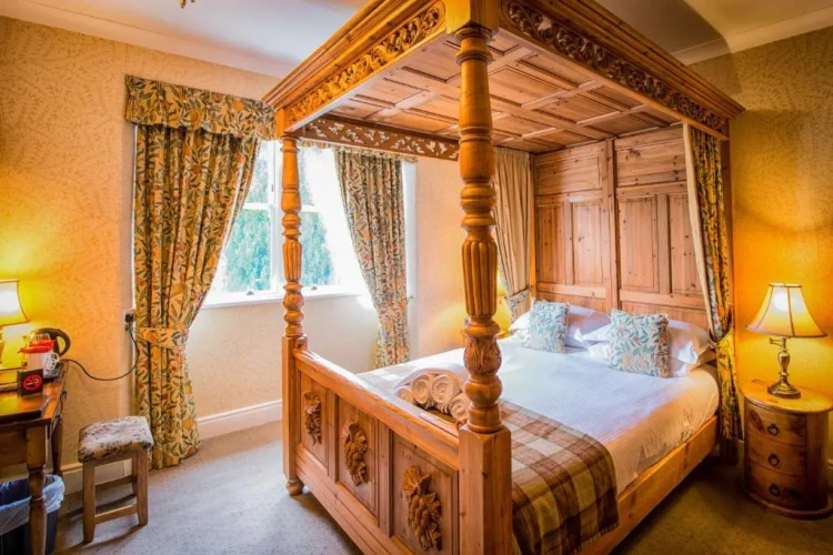 Four Poster Double Courtyard Suite