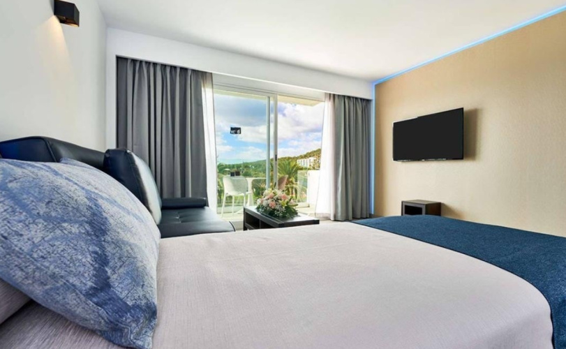 Deluxe Twin Family room with balcony