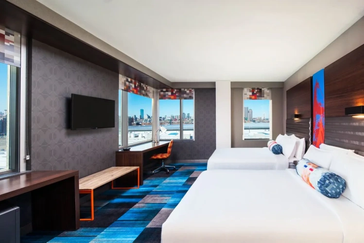 Savvy Quadruple room with city view