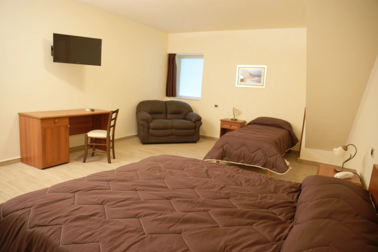 Standard Triple room