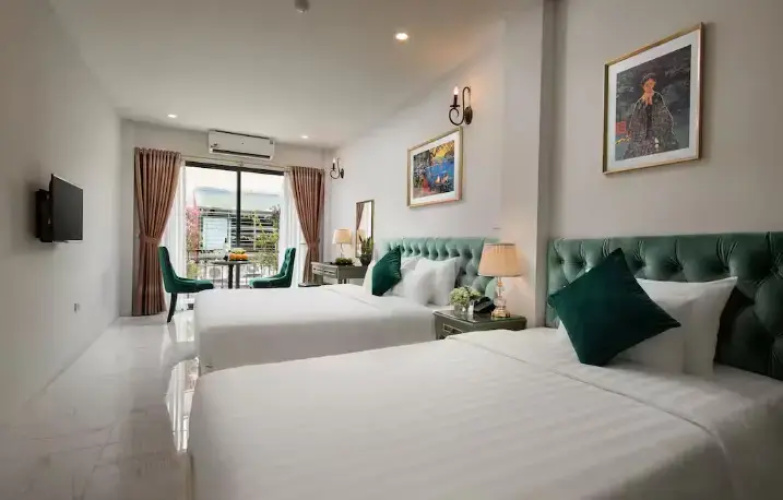 Family Quadruple Suite with balcony and with city view