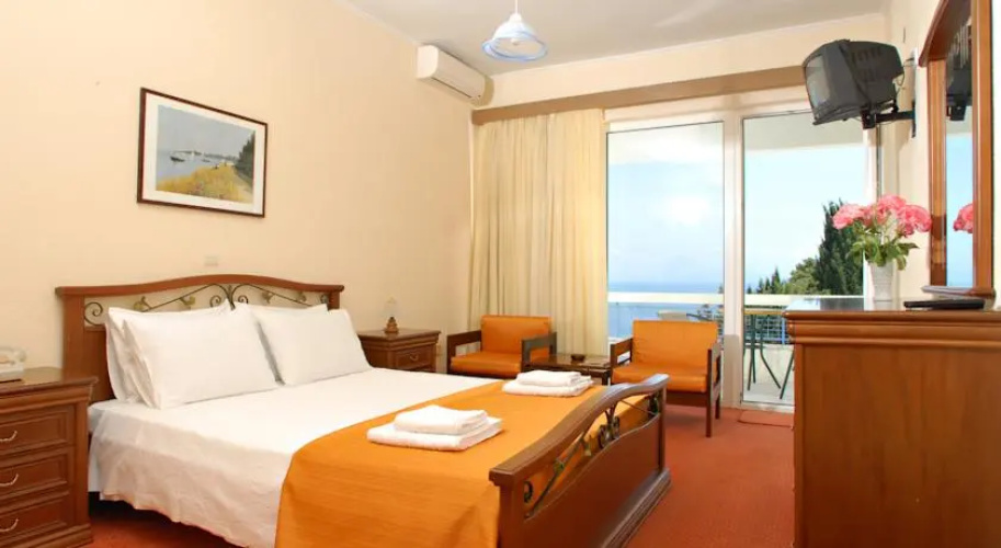 Alexandros Hotel