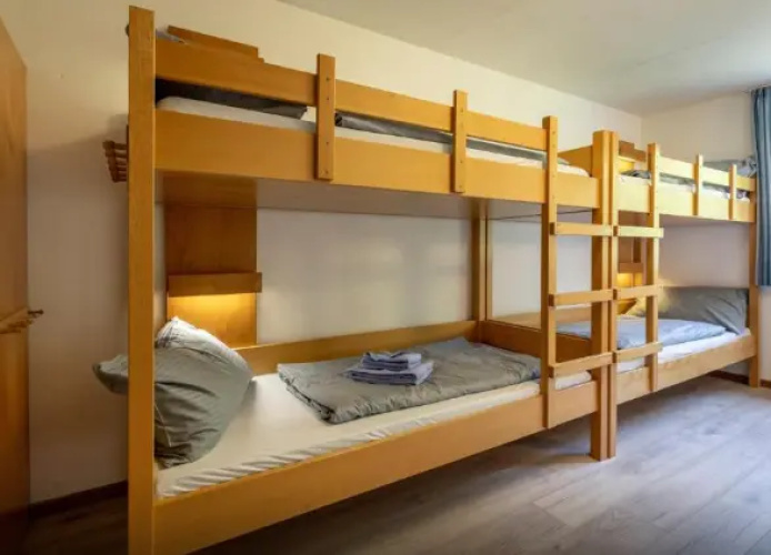 Sextuple room