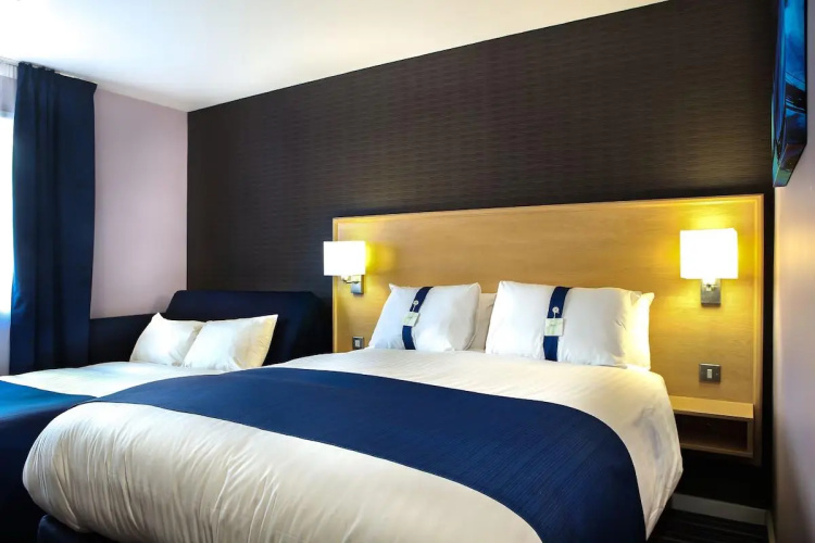 Holiday Inn Express Manchester Airport photo 8