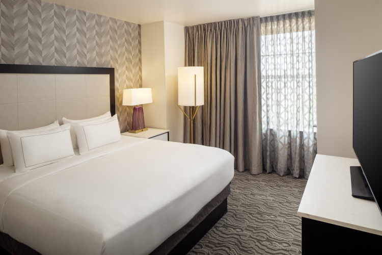 DoubleTree Suites by Hilton Hotel Detroit Downtown - Fort photo 10