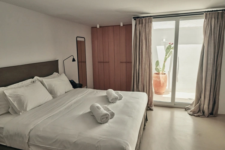 Signature Pool Double Suite with sea view