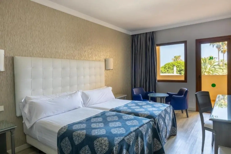 Twin room with sea view