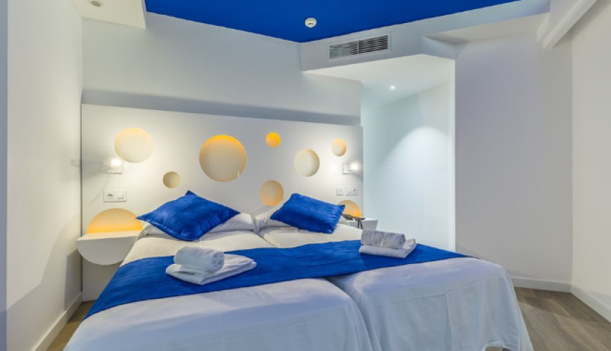 Deluxe Twin room with balcony